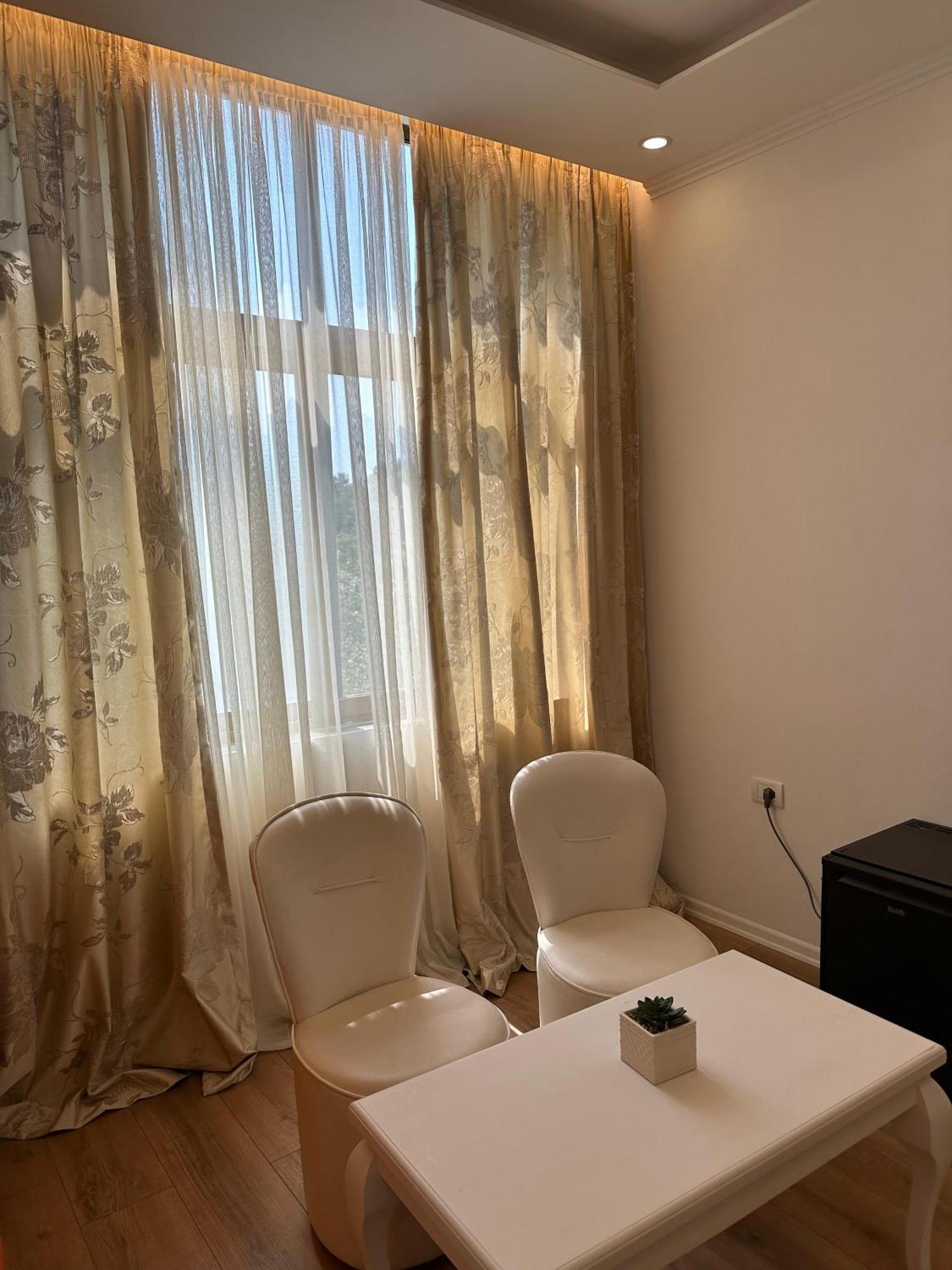 Hotel Arberia ティラナ エクステリア 写真