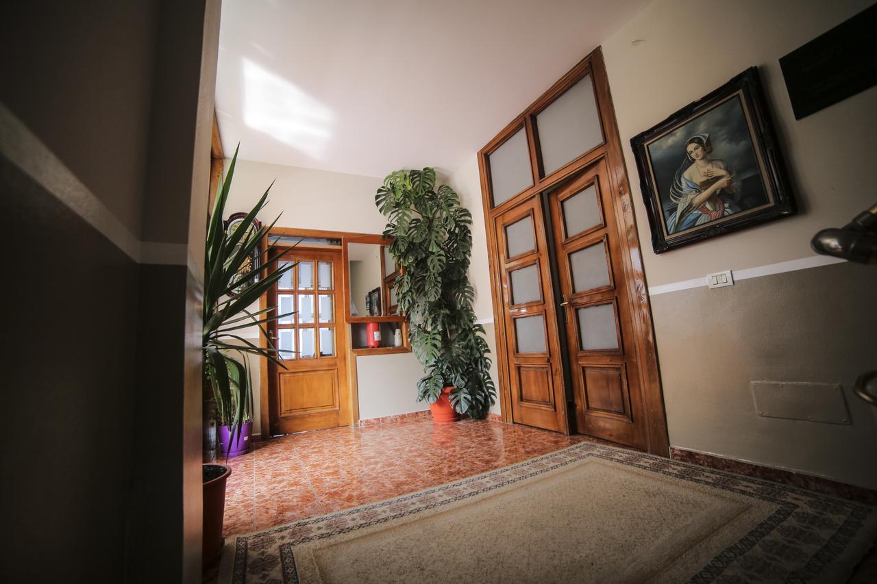 Hotel Arberia ティラナ エクステリア 写真
