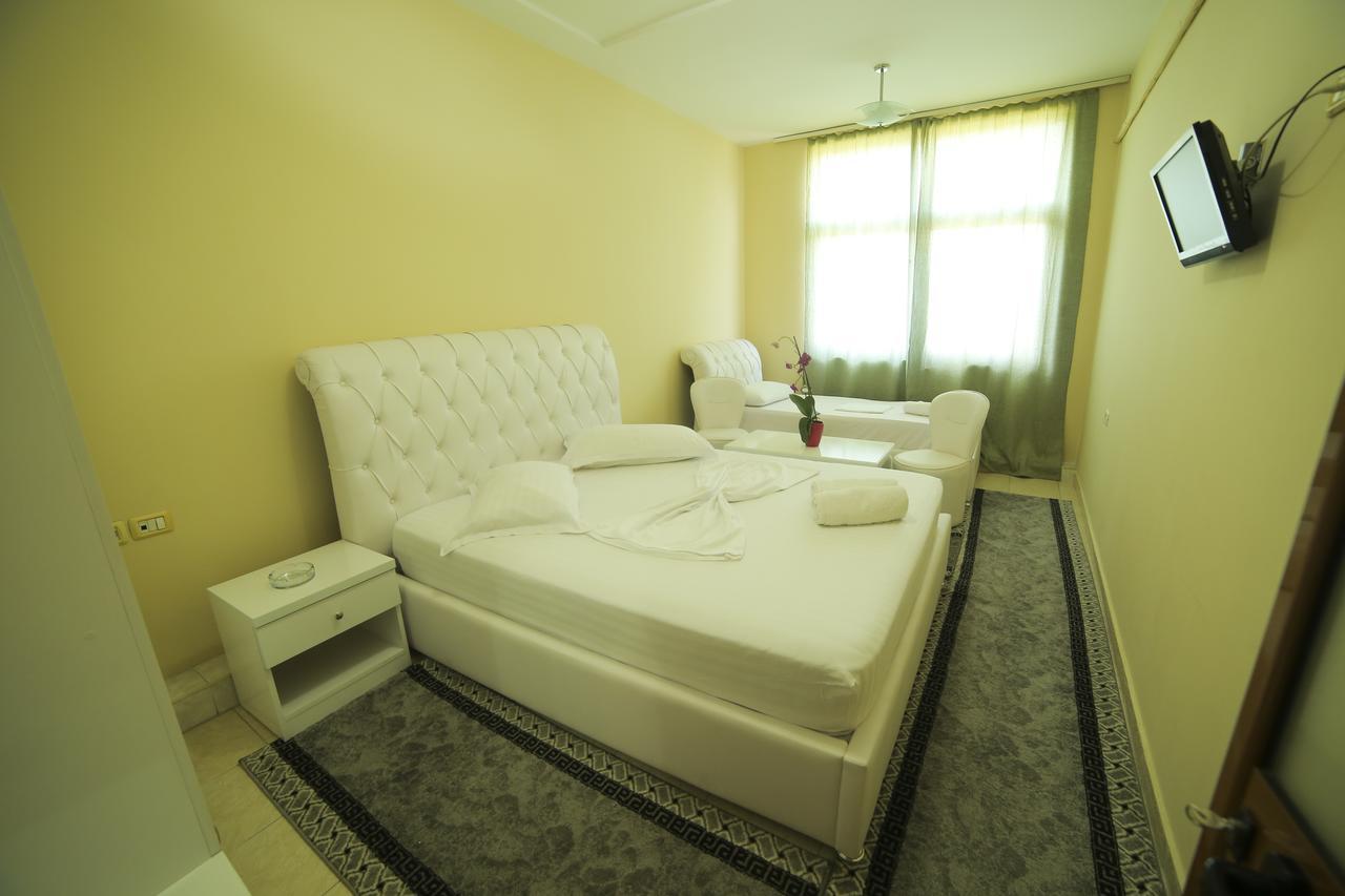 Hotel Arberia ティラナ エクステリア 写真