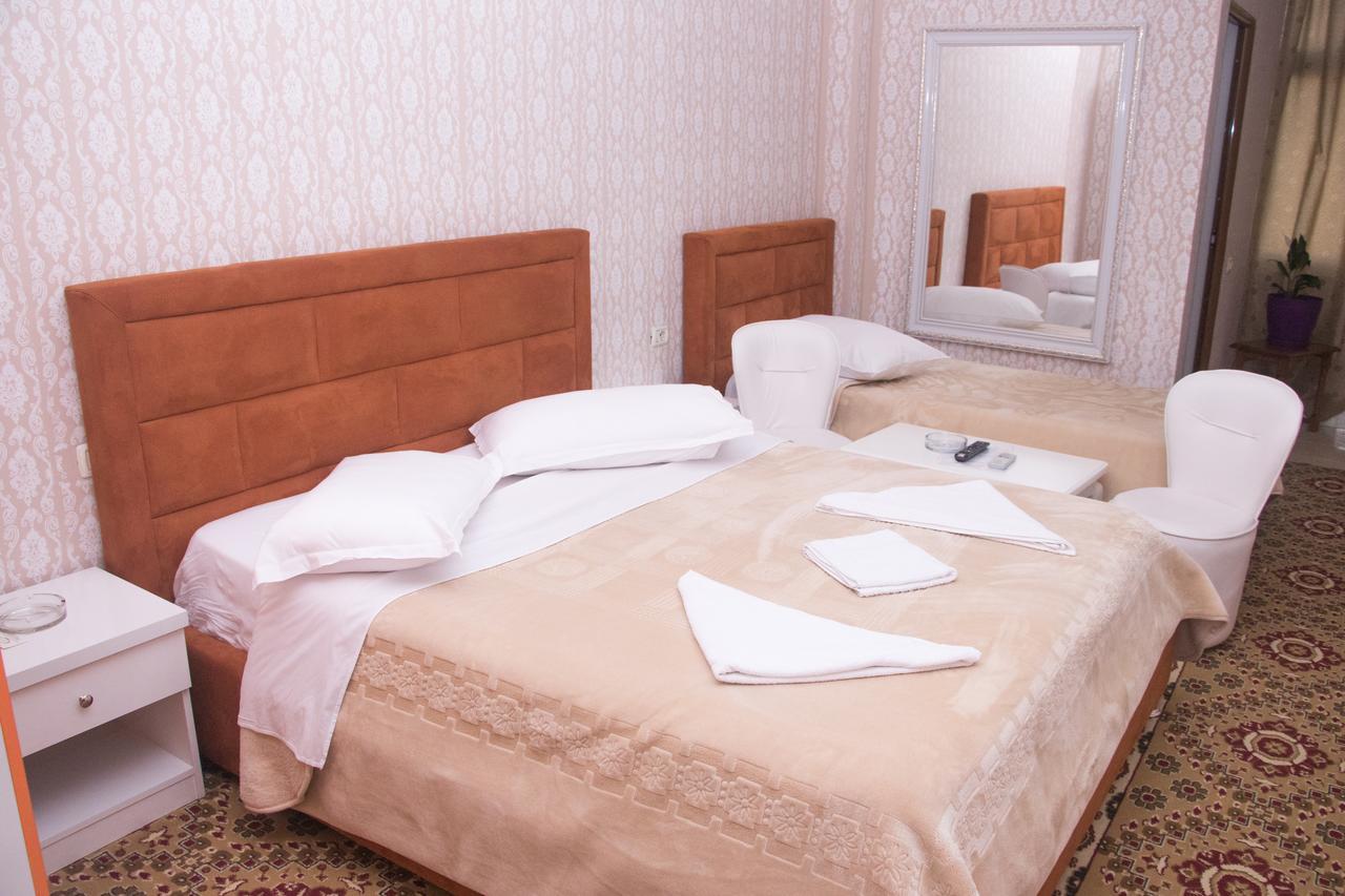 Hotel Arberia ティラナ エクステリア 写真